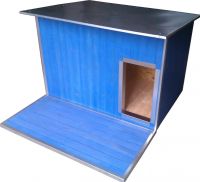 Psí bouda s modrým nátěrem
